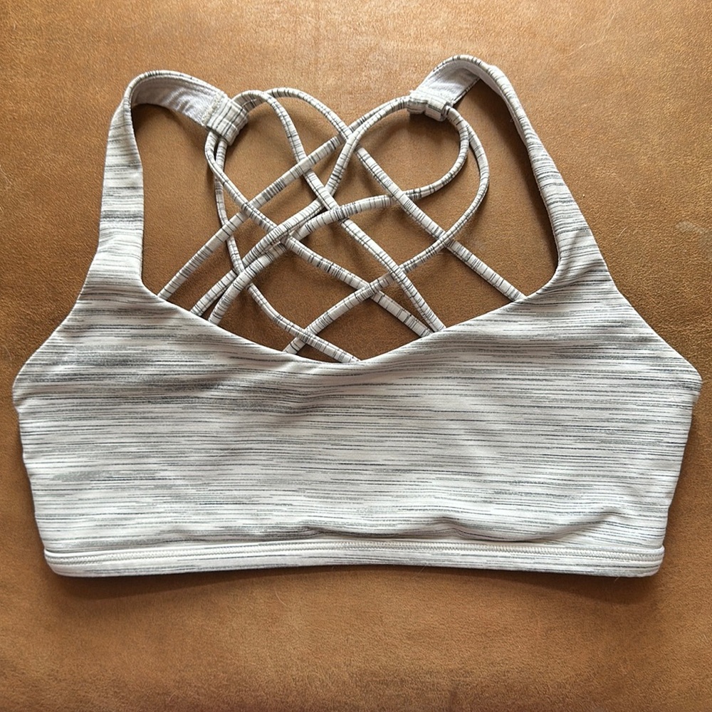 Lululemon Free to be wild bra in grey stripe. Good condition. Sz 6